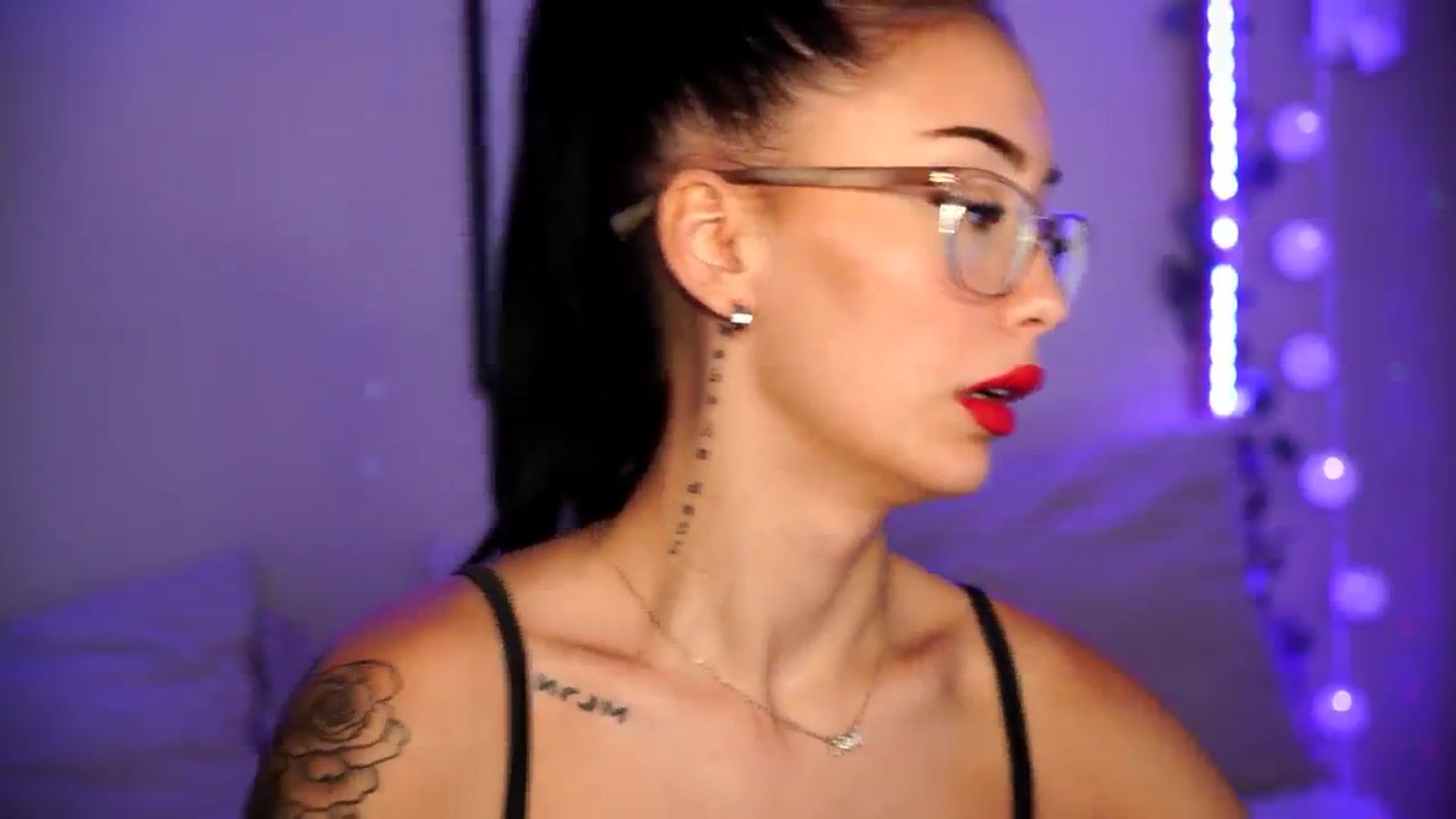 Gallery image thumbnail from Naomii18's myfreecams stream on, 06/22/2024, 13:46 image 9 of 20