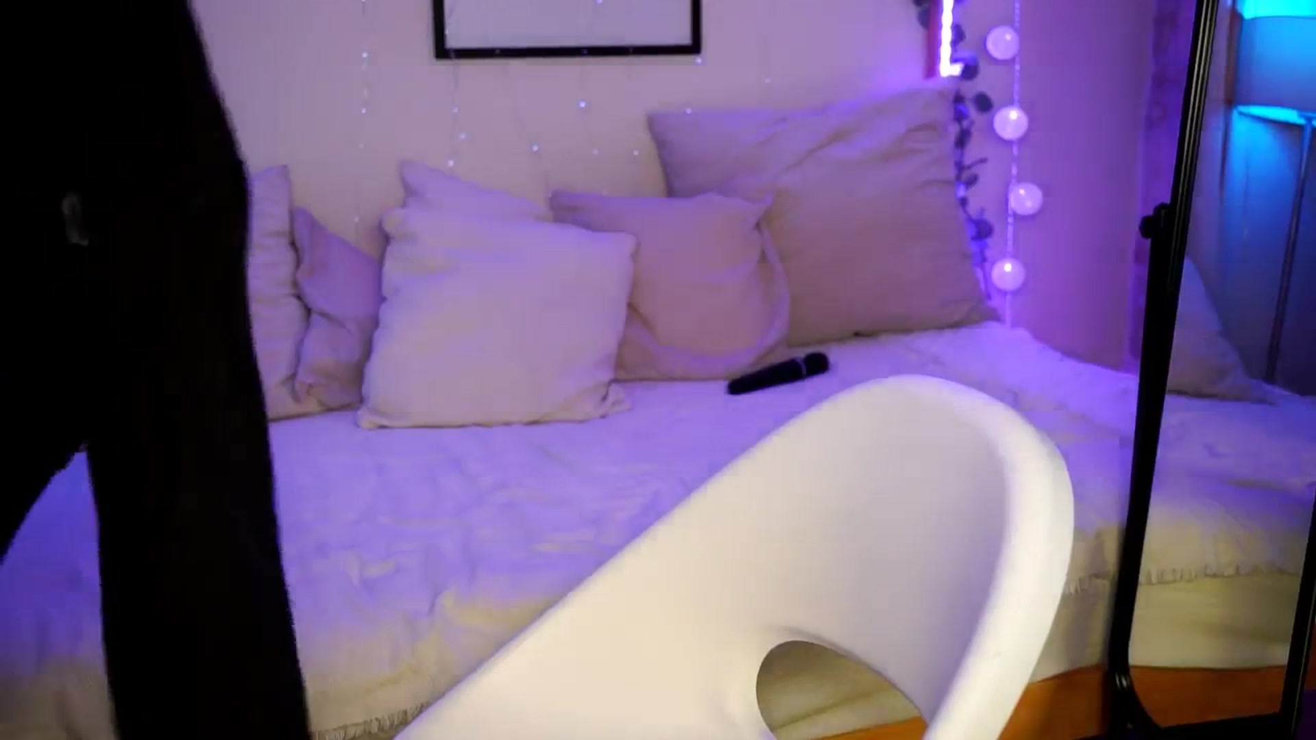 Gallery image thumbnail from Naomii18's myfreecams stream on, 06/22/2024, 13:46 image 11 of 20