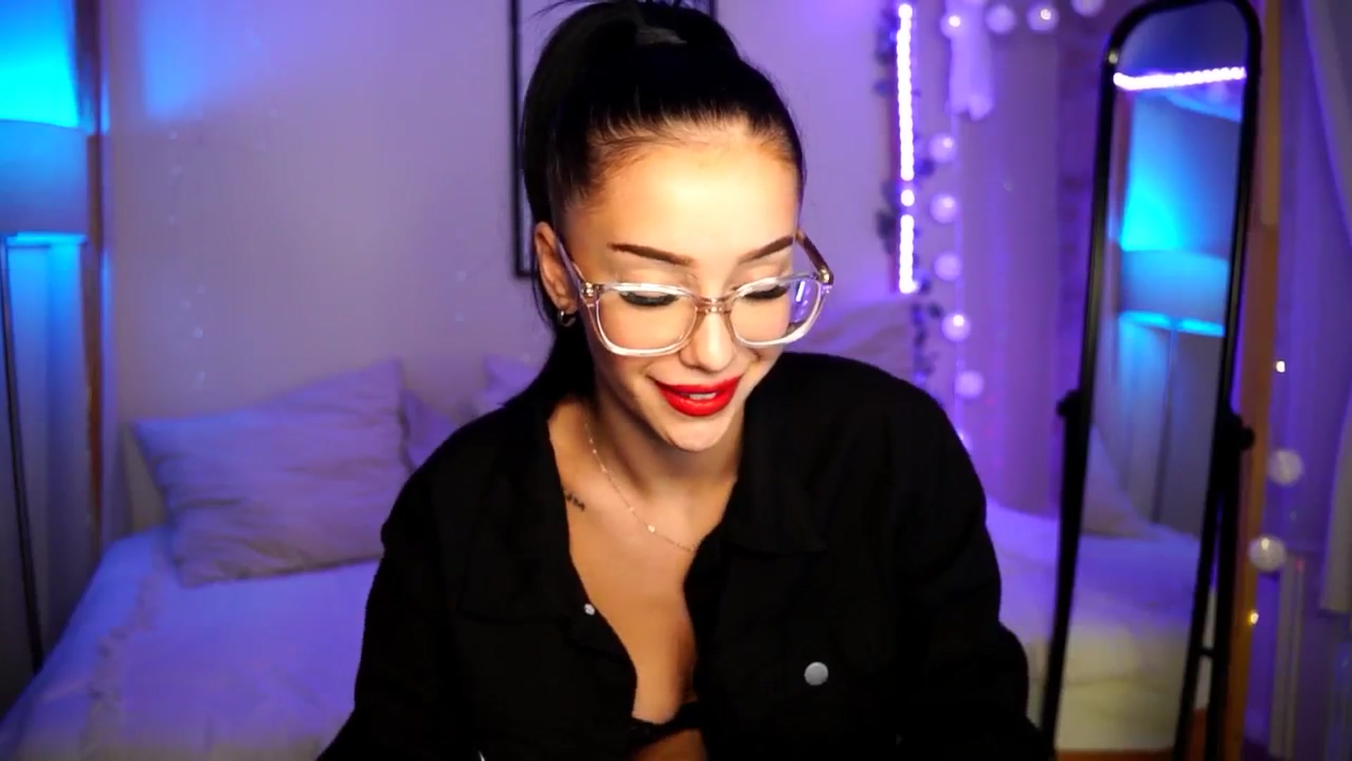 Gallery image thumbnail from Naomii18's myfreecams stream on, 06/22/2024, 13:46 image 18 of 20