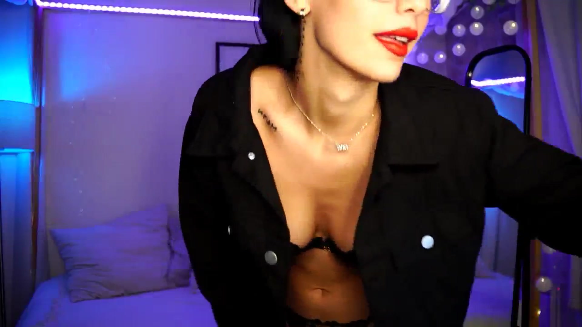 Gallery image thumbnail from Naomii18's myfreecams stream on, 06/22/2024, 13:46 image 4 of 20