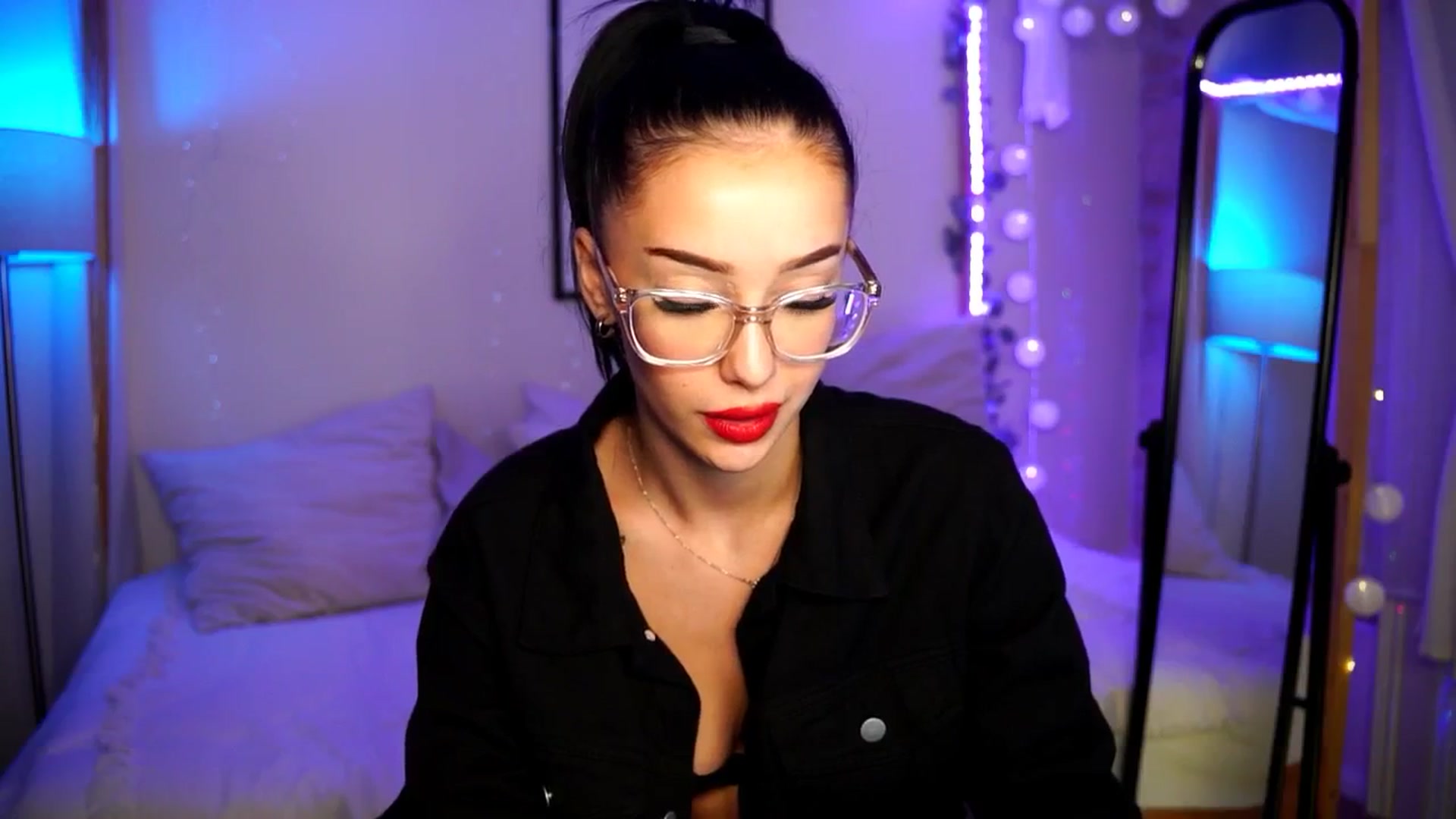 Gallery image thumbnail from Naomii18's myfreecams stream on, 06/22/2024, 13:46 image 17 of 20