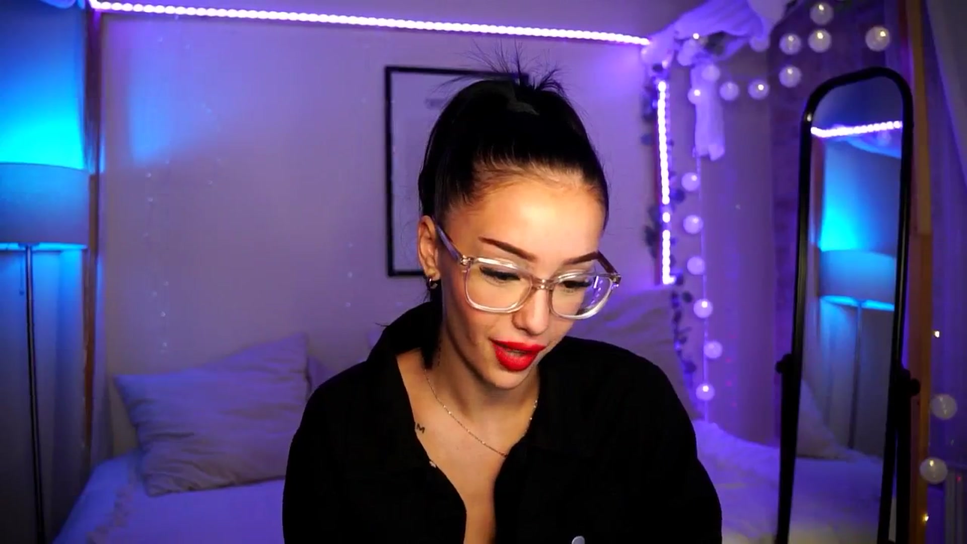 Gallery image thumbnail from Naomii18's myfreecams stream on, 06/22/2024, 13:46 image 16 of 20