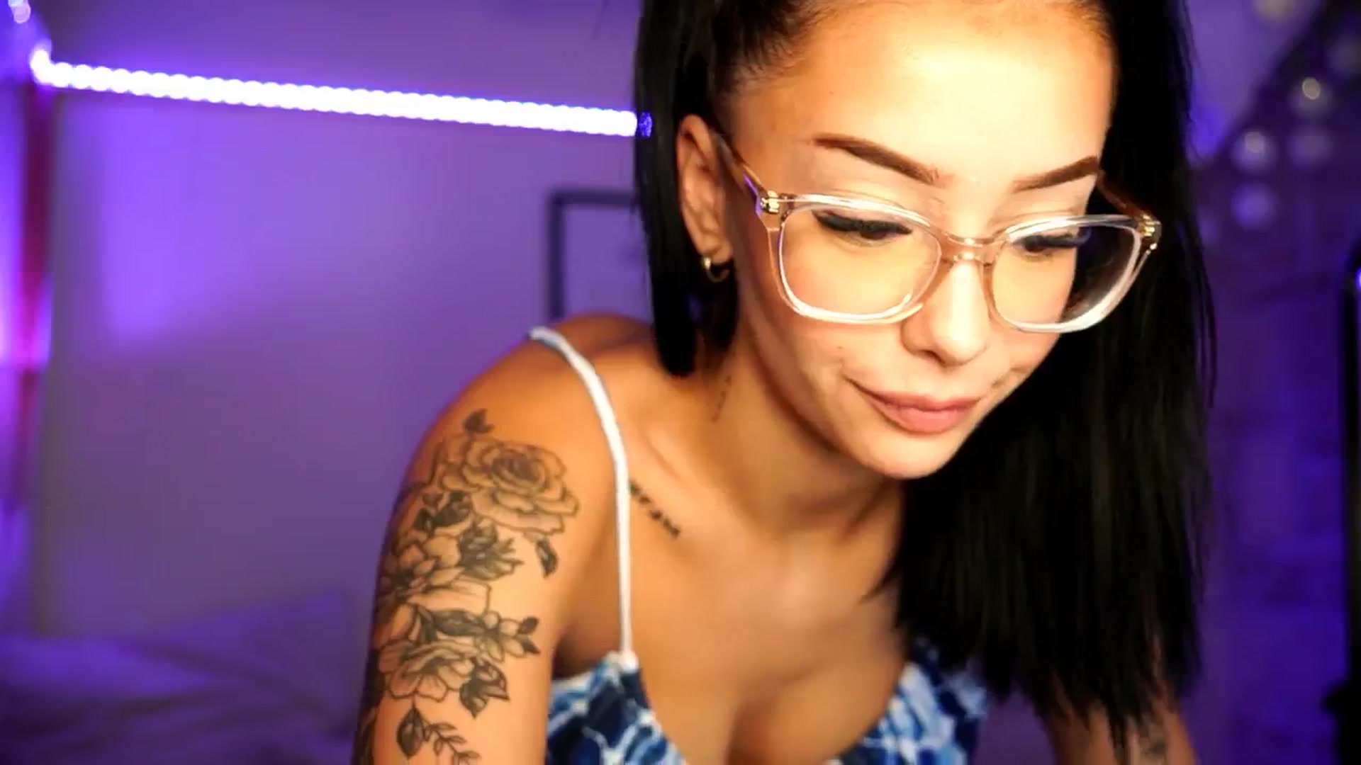 Gallery image thumbnail from Naomii18's myfreecams stream on, 06/23/2024, 15:50 image 17 of 20