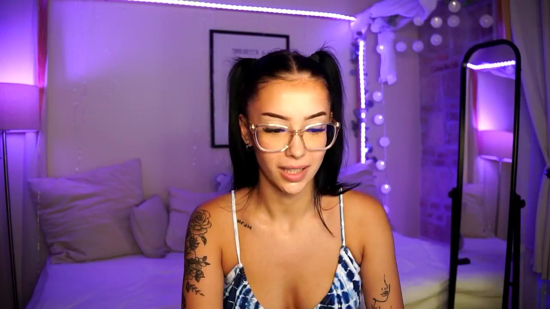 Gallery image thumbnail from Naomii18's myfreecams stream on, 06/23/2024, 18:44 image 14 of 20