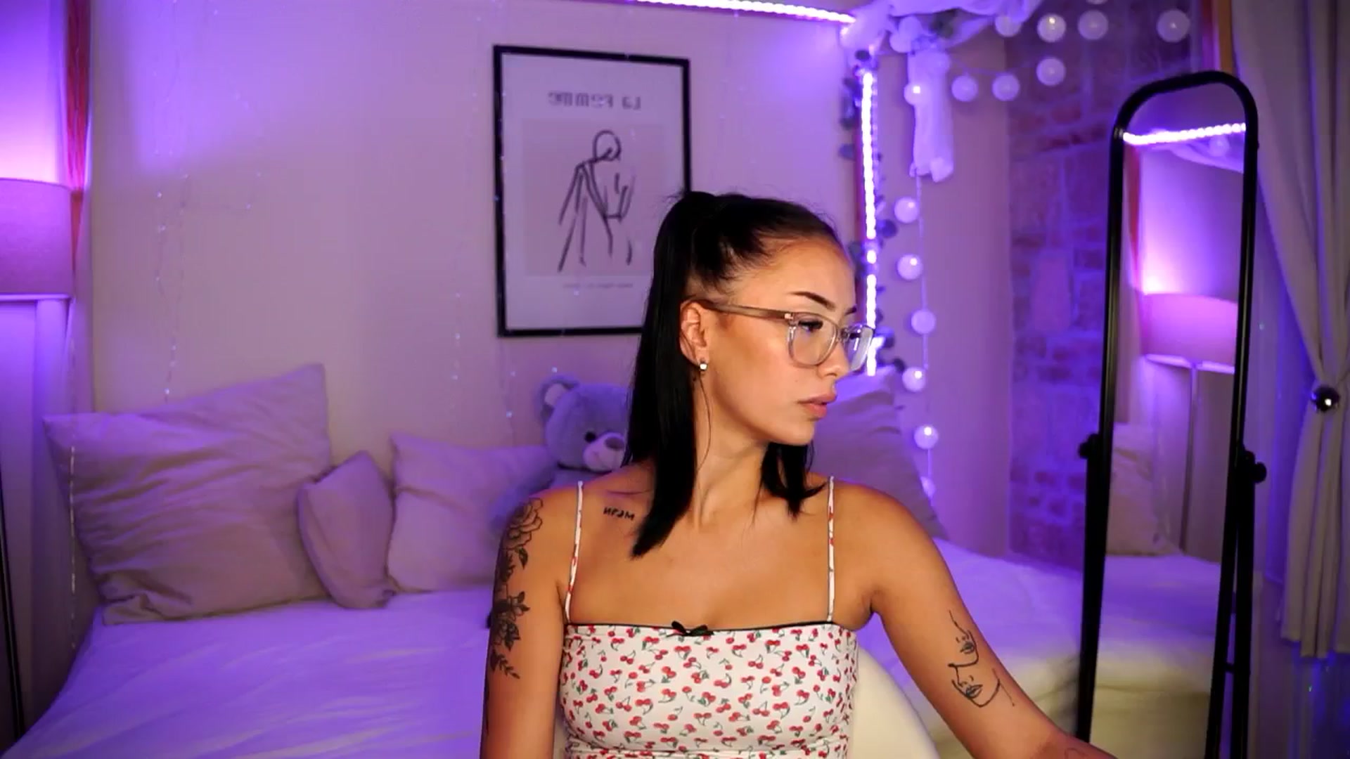 Gallery image thumbnail from Naomii18's myfreecams stream on, 06/23/2024, 19:51 image 1 of 20