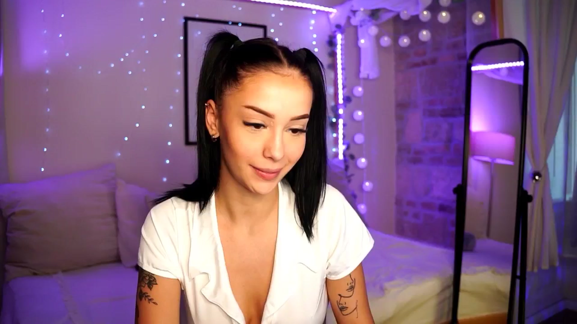 Gallery image thumbnail from Naomii18's myfreecams stream on, 06/24/2024, 11:55 image 9 of 20