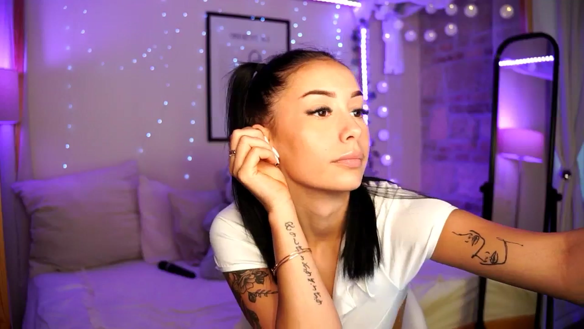 Gallery image thumbnail from Naomii18's myfreecams stream on, 06/24/2024, 14:26 image 8 of 20