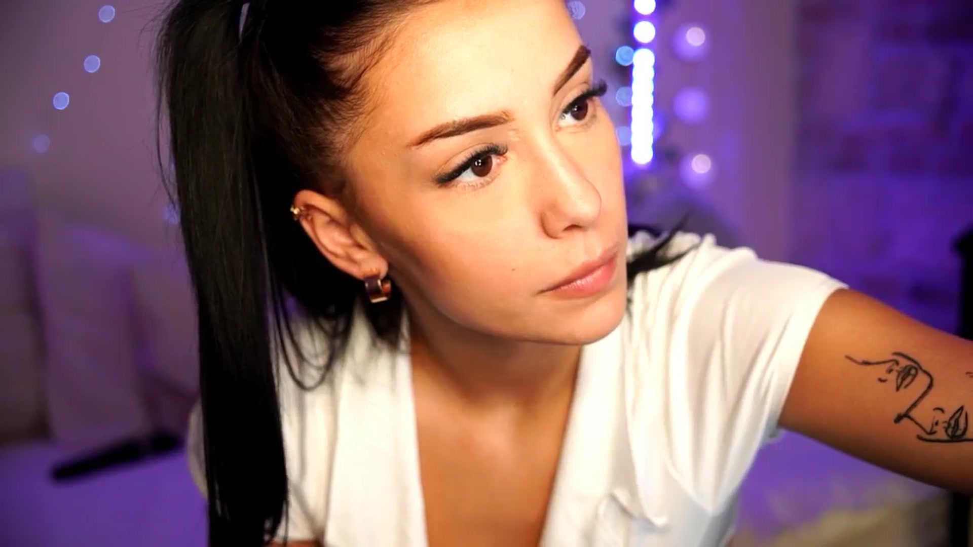 Gallery image thumbnail from Naomii18's myfreecams stream on, 06/24/2024, 15:52 image 10 of 20
