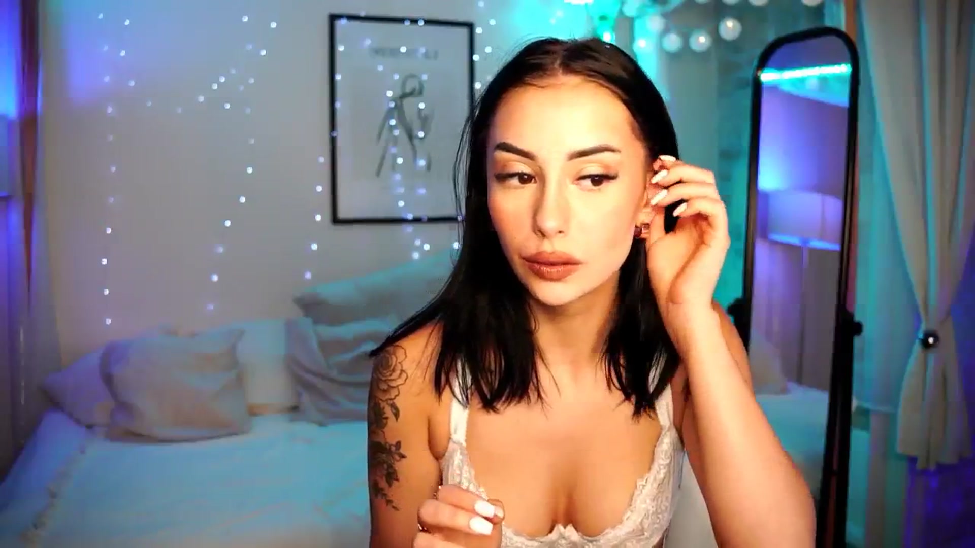 Gallery image thumbnail from Naomii18's myfreecams stream on, 06/28/2024, 20:10 image 16 of 20