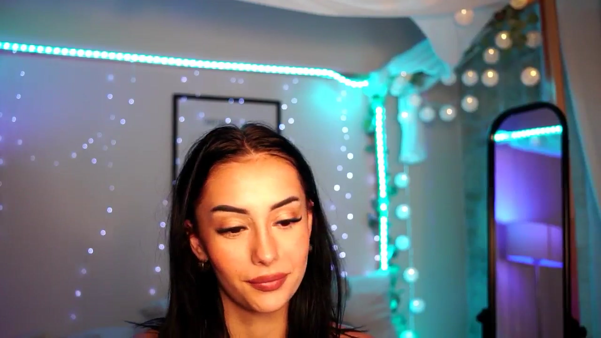 Gallery image thumbnail from Naomii18's myfreecams stream on, 06/28/2024, 20:10 image 15 of 20