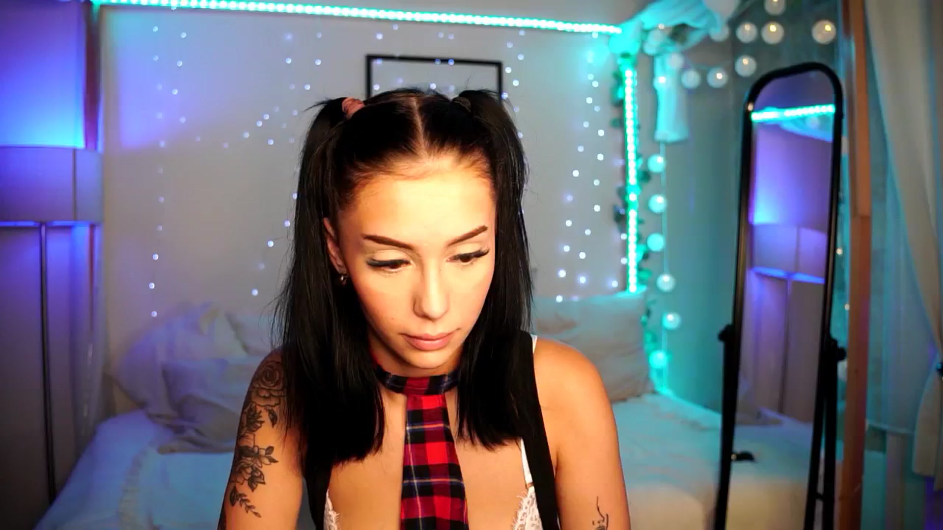Gallery image thumbnail from Naomii18's myfreecams stream on, 06/29/2024, 15:19 image 16 of 20