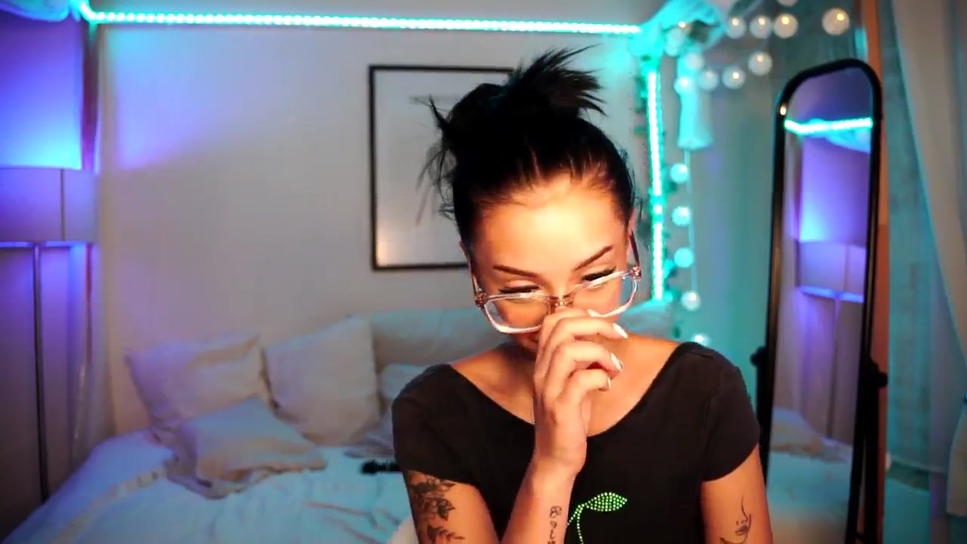 Gallery image thumbnail from Naomii18's myfreecams stream on, 06/30/2024, 16:23 image 19 of 20