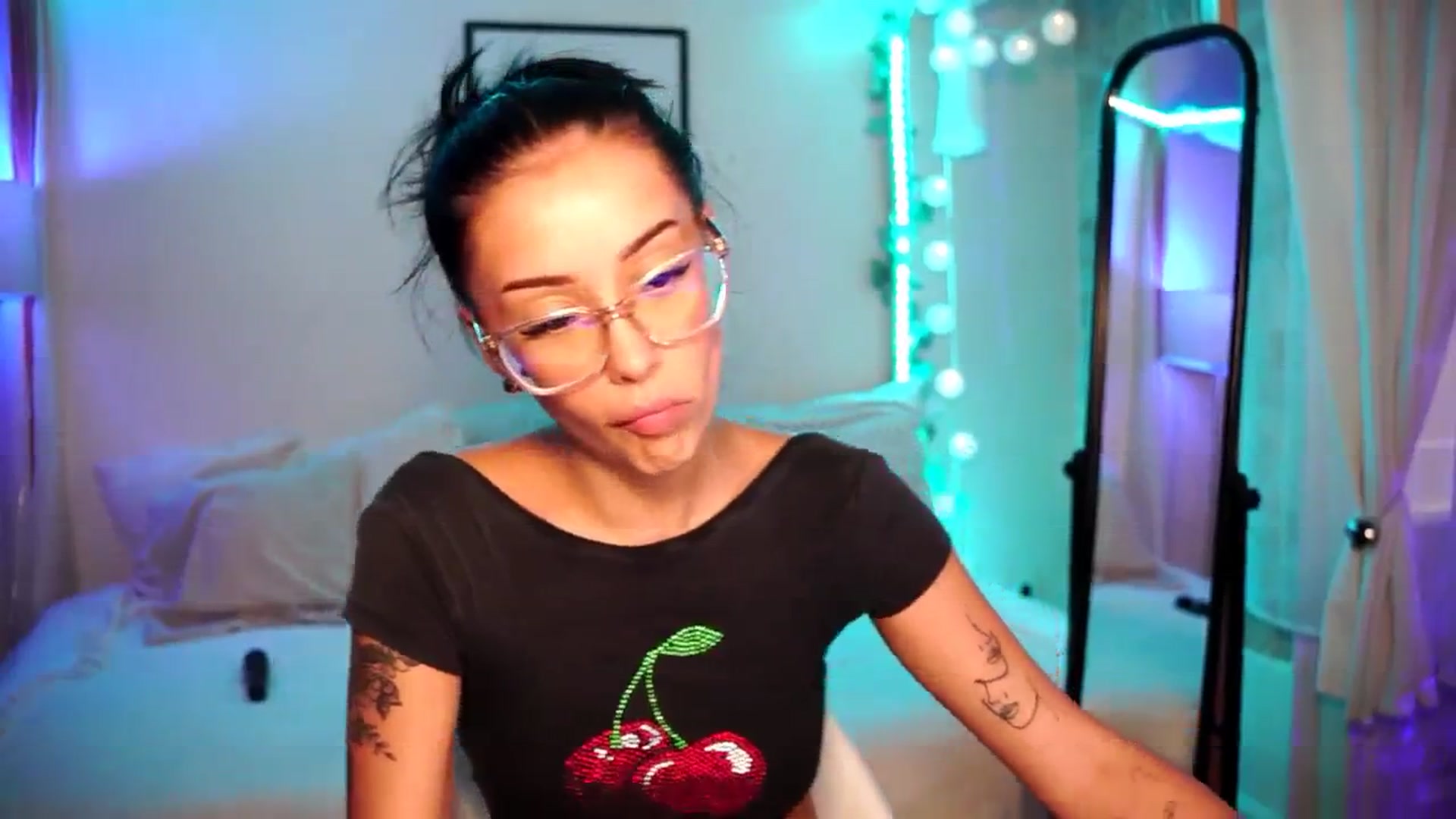 Gallery image thumbnail from Naomii18's myfreecams stream on, 06/30/2024, 16:23 image 3 of 20