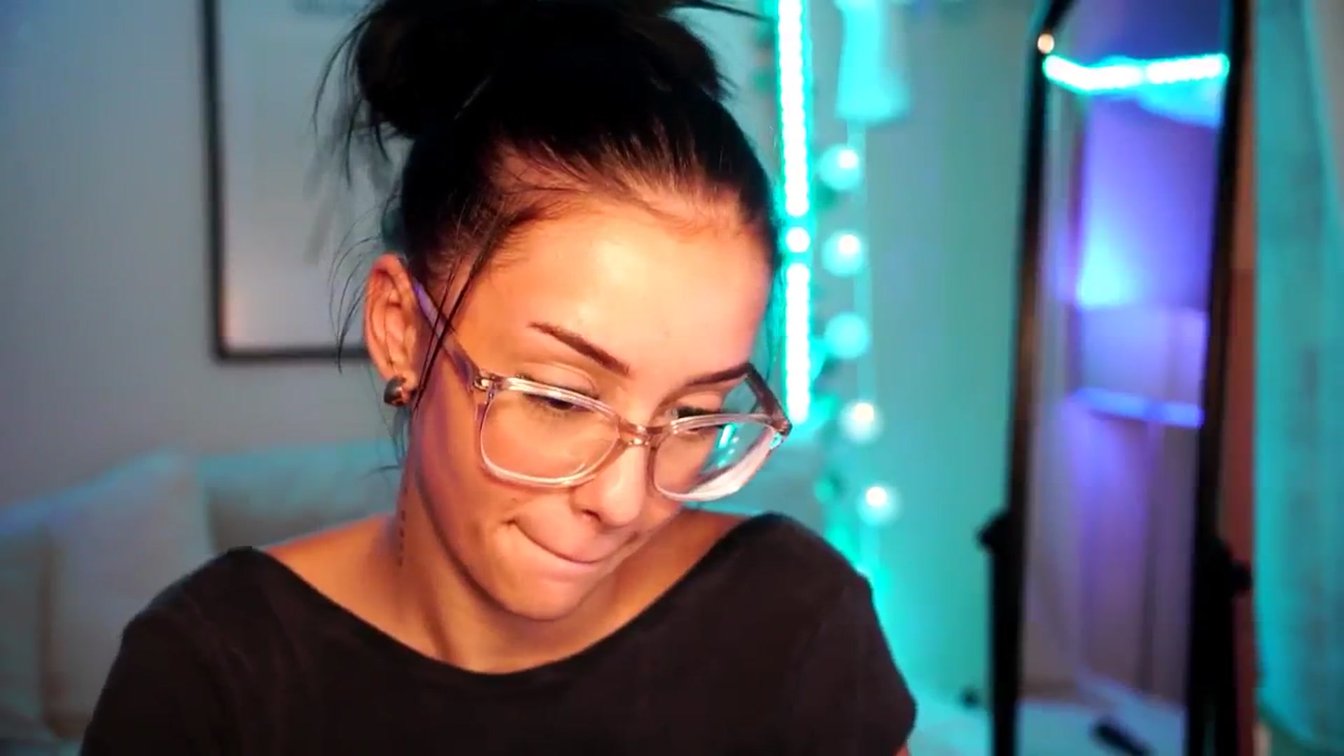 Gallery image thumbnail from Naomii18's myfreecams stream on, 06/30/2024, 16:23 image 11 of 20