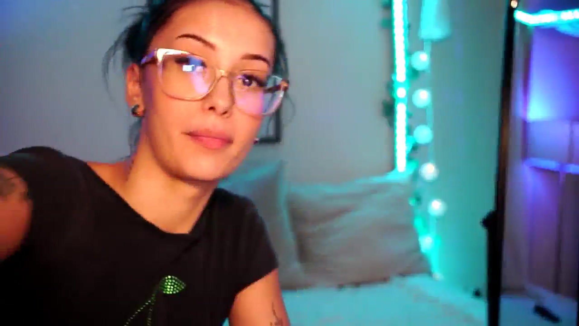 Gallery image thumbnail from Naomii18's myfreecams stream on, 06/30/2024, 16:23 image 13 of 20
