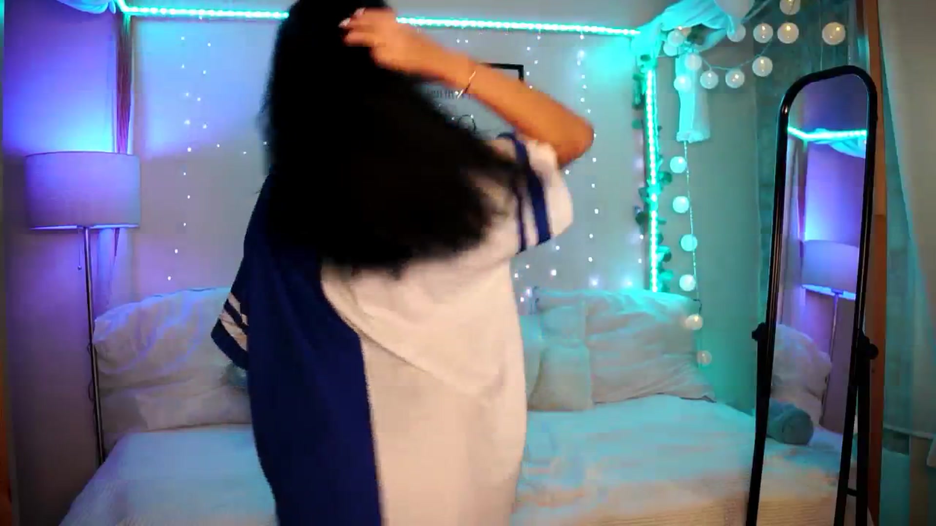 Gallery image thumbnail from Naomii18's myfreecams stream on, 07/08/2024, 16:32 image 19 of 20