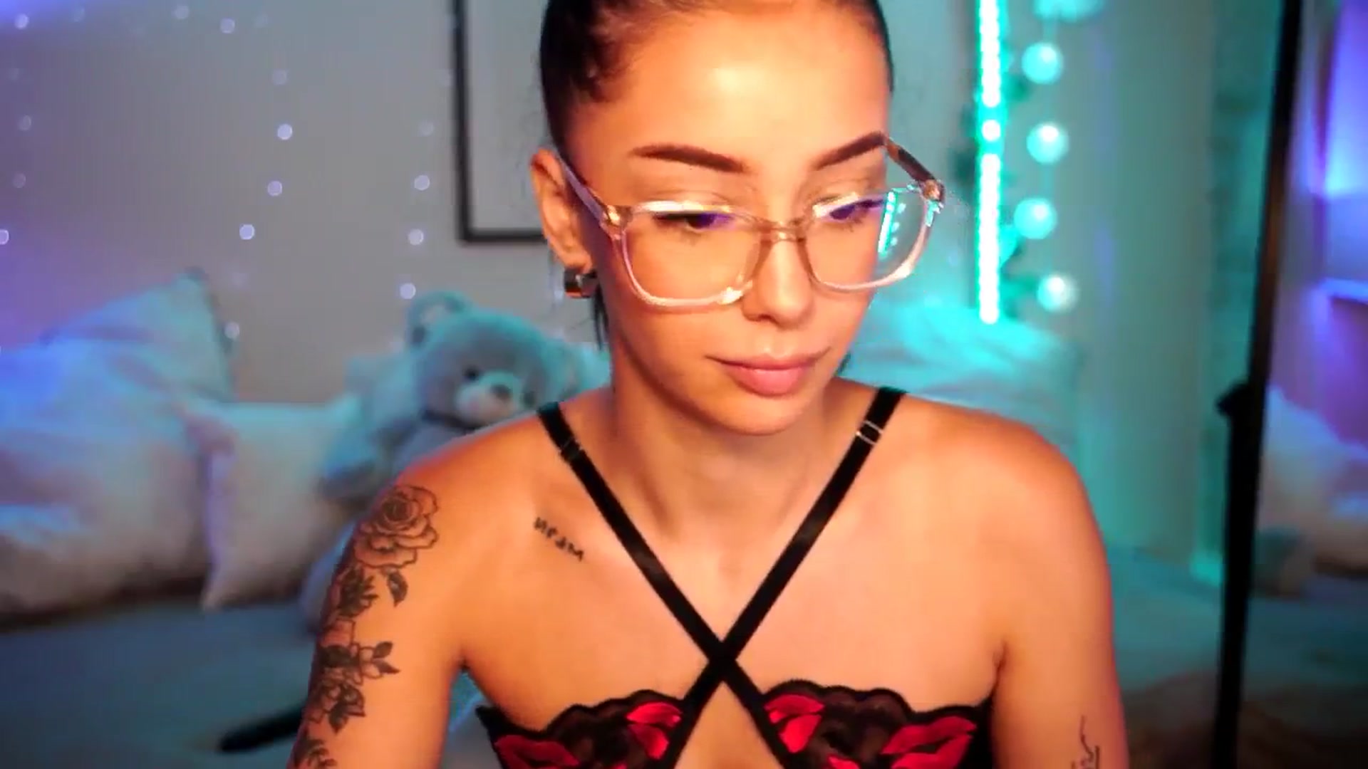 Gallery image thumbnail from Naomii18's myfreecams stream on, 07/09/2024, 15:15 image 13 of 20