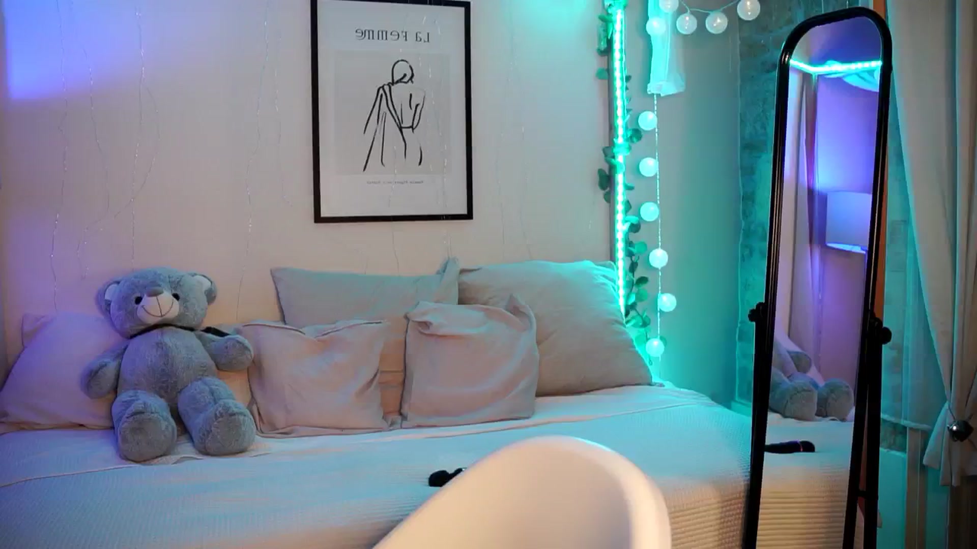 Gallery image thumbnail from Naomii18's myfreecams stream on, 07/12/2024, 19:12 image 14 of 20