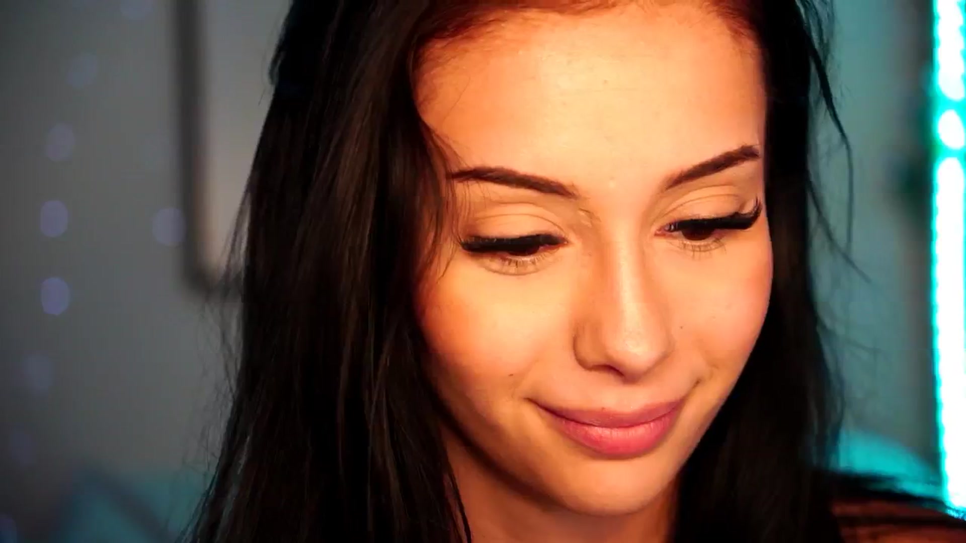 Gallery image thumbnail from Naomii18's myfreecams stream on, 07/13/2024, 19:02 image 17 of 20