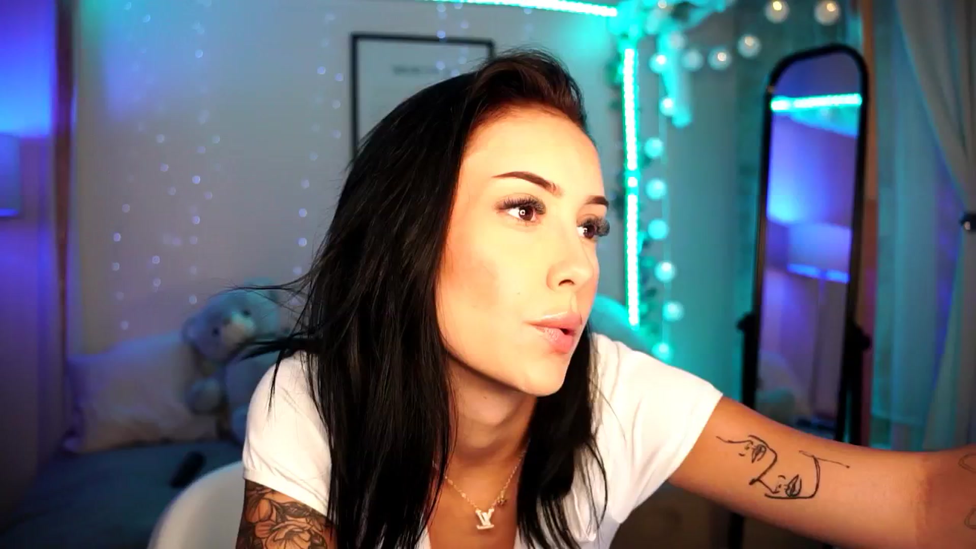 Gallery image thumbnail from Naomii18's myfreecams stream on, 07/14/2024, 17:04 image 12 of 20