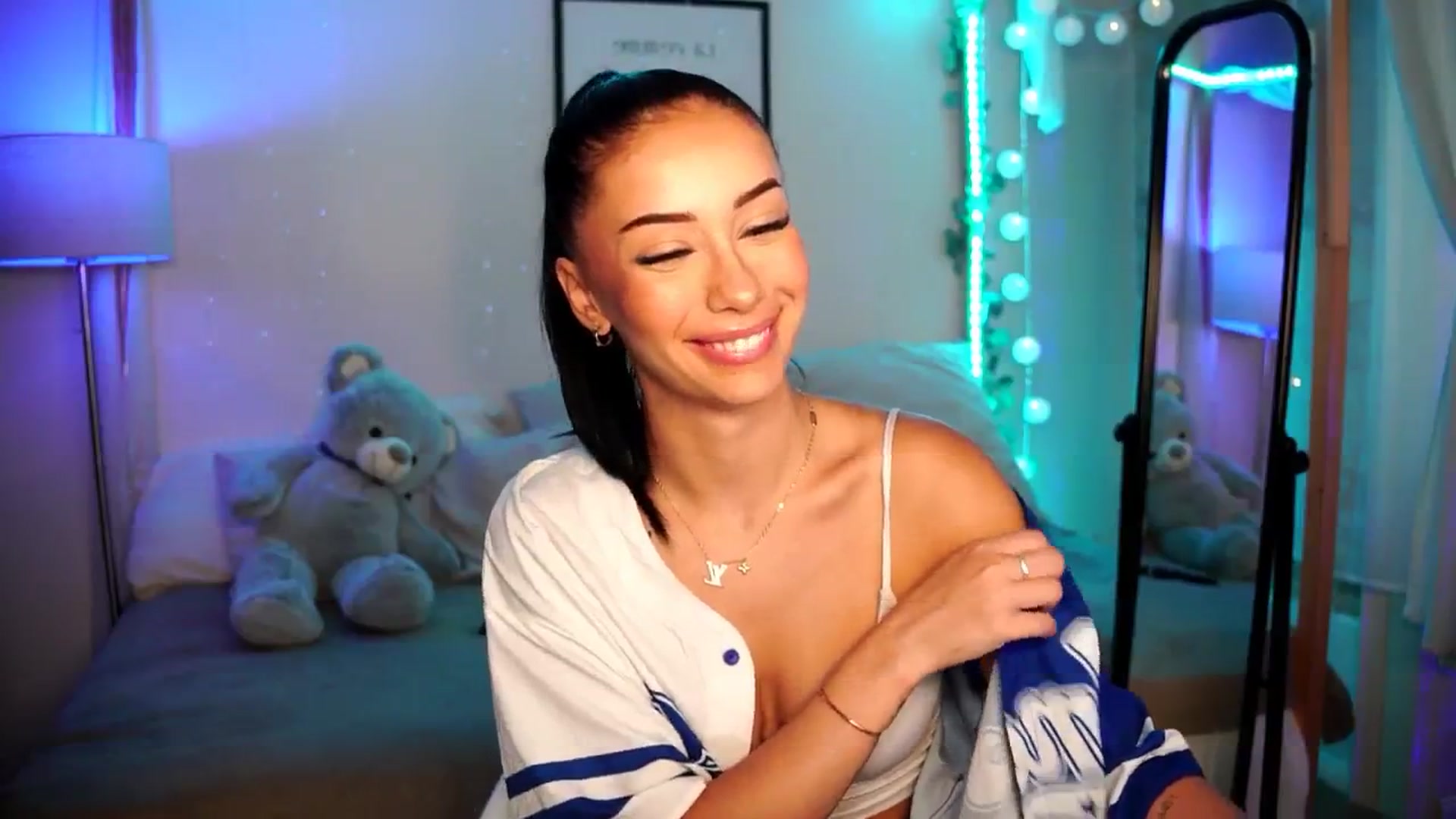 Gallery image thumbnail from Naomii18's myfreecams stream on, 07/15/2024, 12:50 image 3 of 20