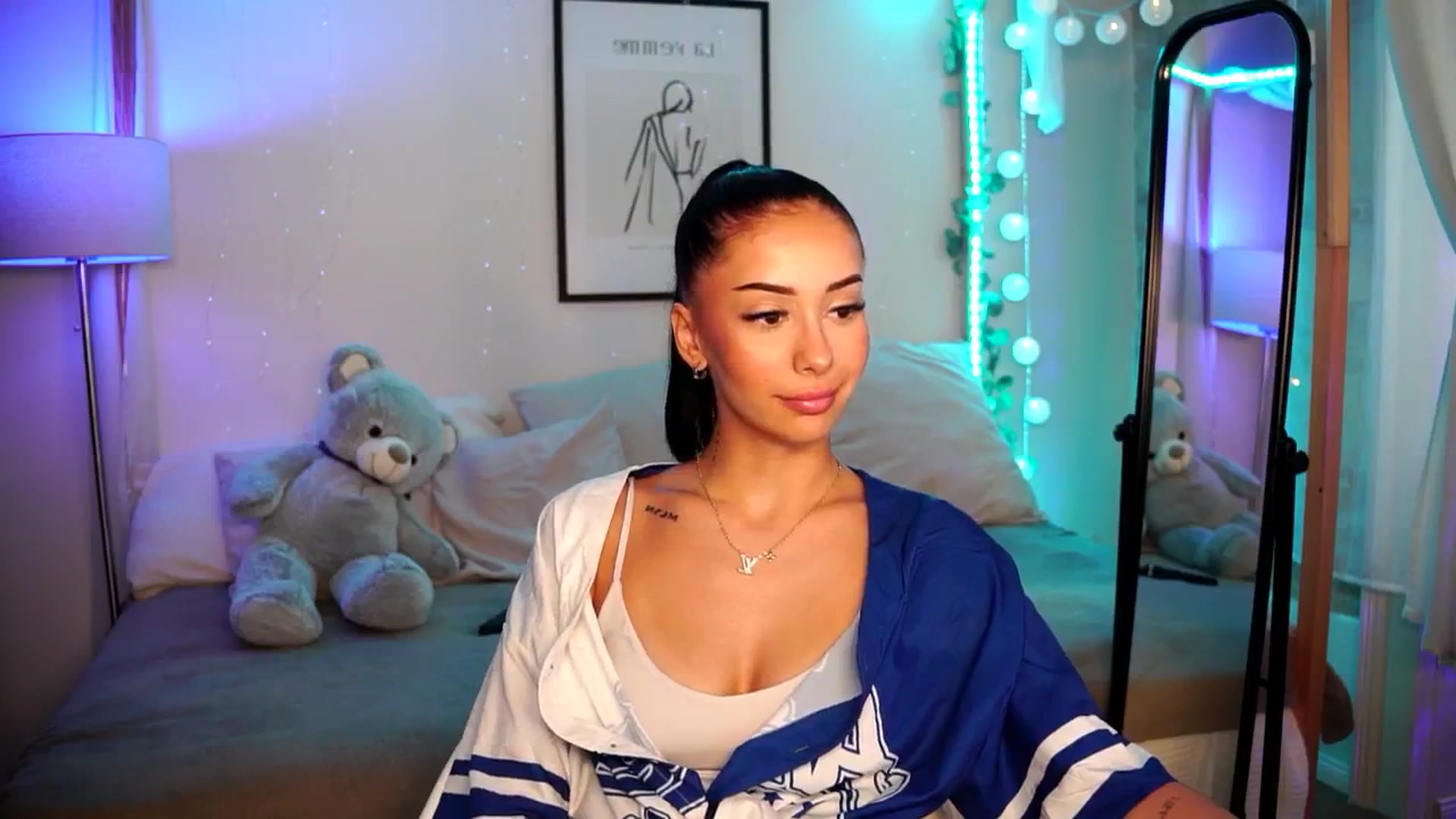 Gallery image thumbnail from Naomii18's myfreecams stream on, 07/15/2024, 12:50 image 2 of 20