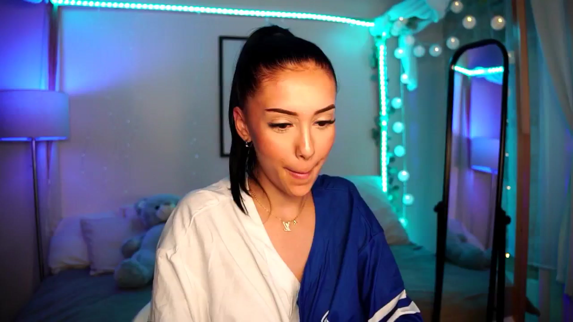 Gallery image thumbnail from Naomii18's myfreecams stream on, 07/15/2024, 15:22 image 4 of 20