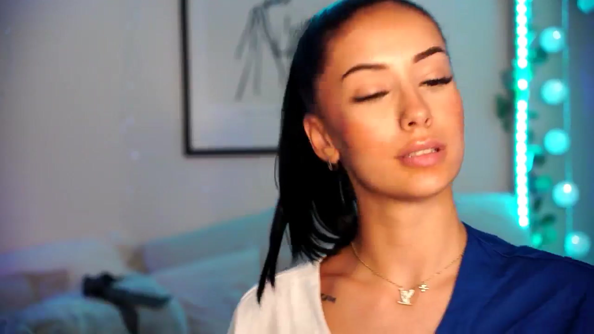 Gallery image thumbnail from Naomii18's myfreecams stream on, 07/15/2024, 15:22 image 18 of 20