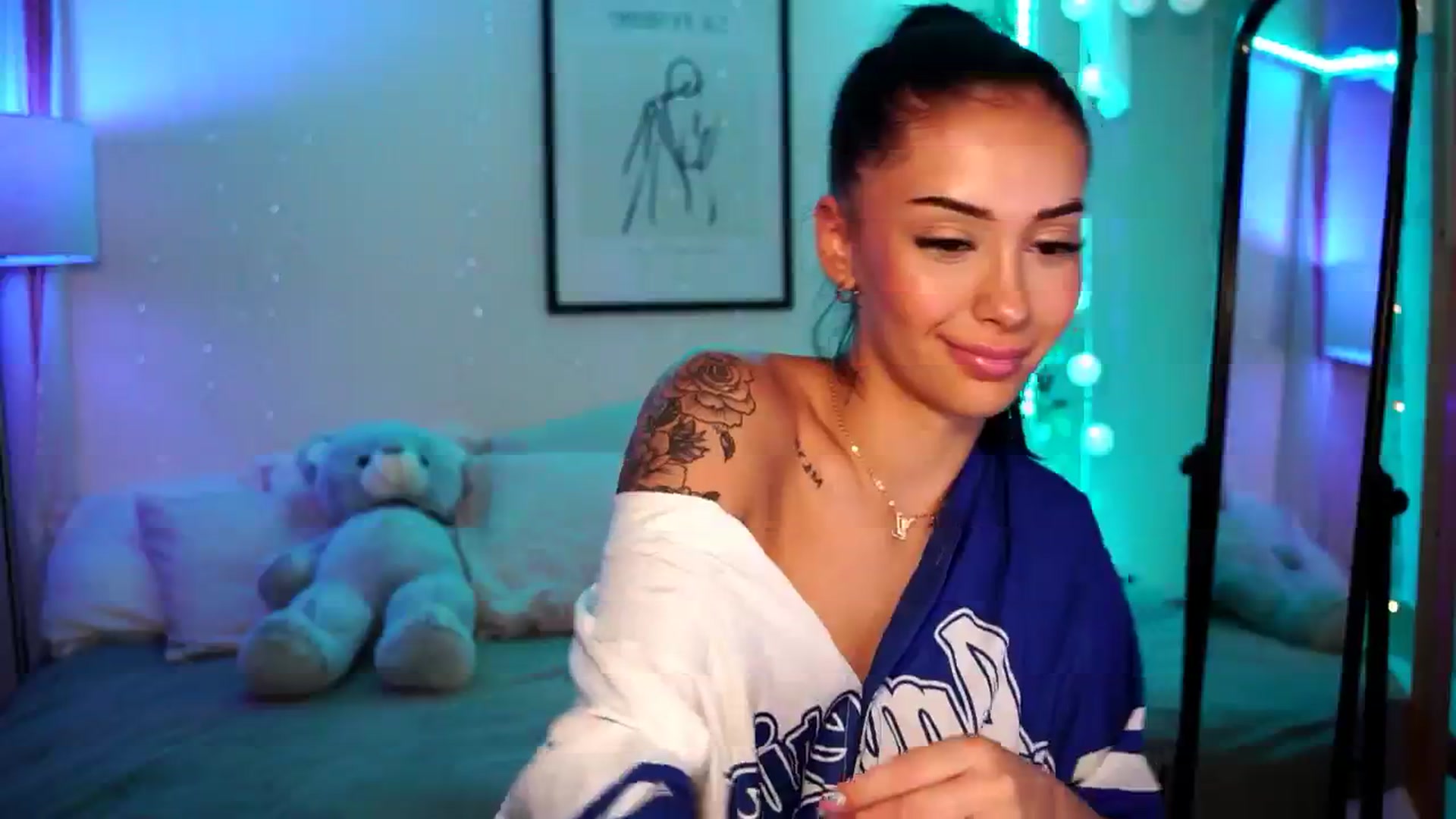 Gallery image thumbnail from Naomii18's myfreecams stream on, 07/15/2024, 15:22 image 15 of 20