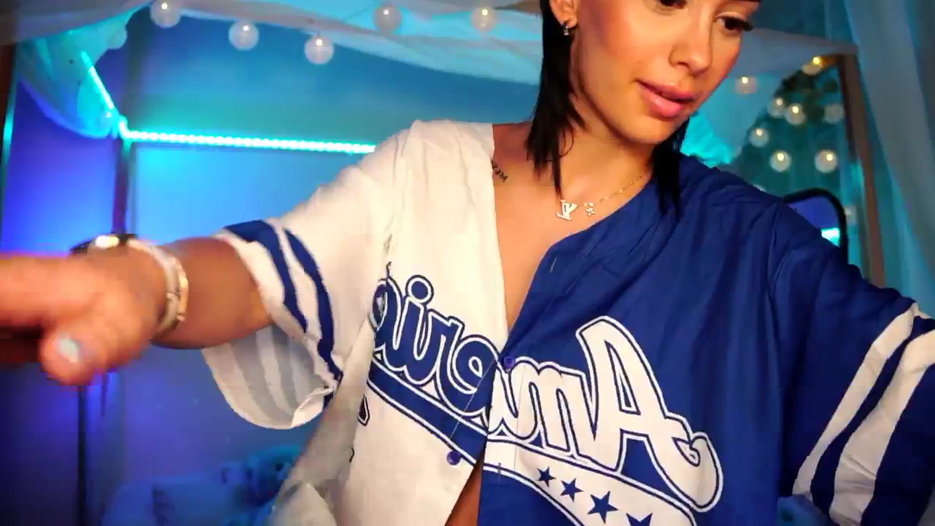 Gallery image thumbnail from Naomii18's myfreecams stream on, 07/15/2024, 15:22 image 9 of 20