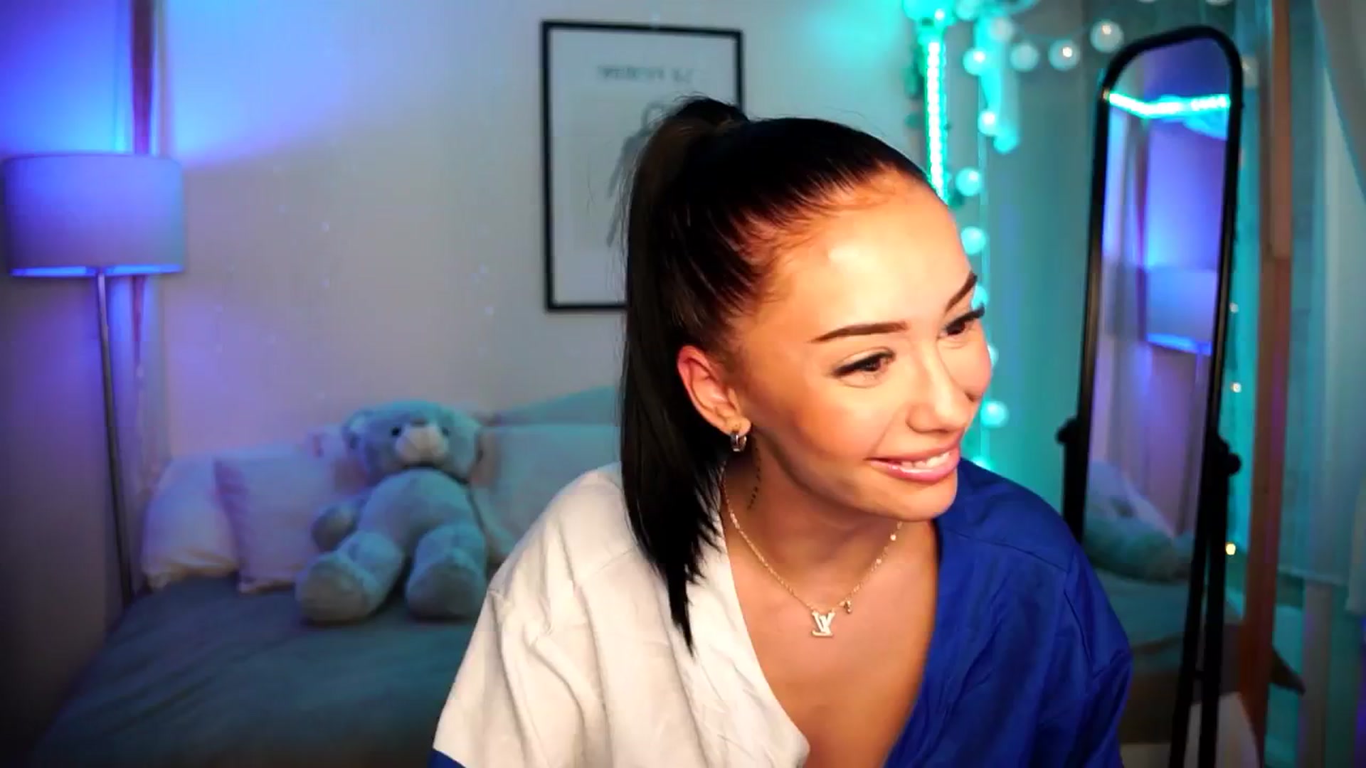 Gallery image thumbnail from Naomii18's myfreecams stream on, 07/15/2024, 15:22 image 1 of 20