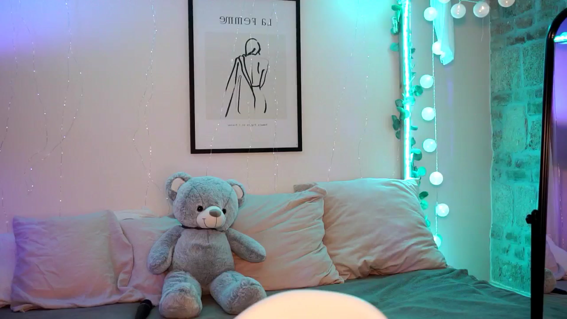 Gallery image thumbnail from Naomii18's myfreecams stream on, 07/16/2024, 17:43 image 12 of 20