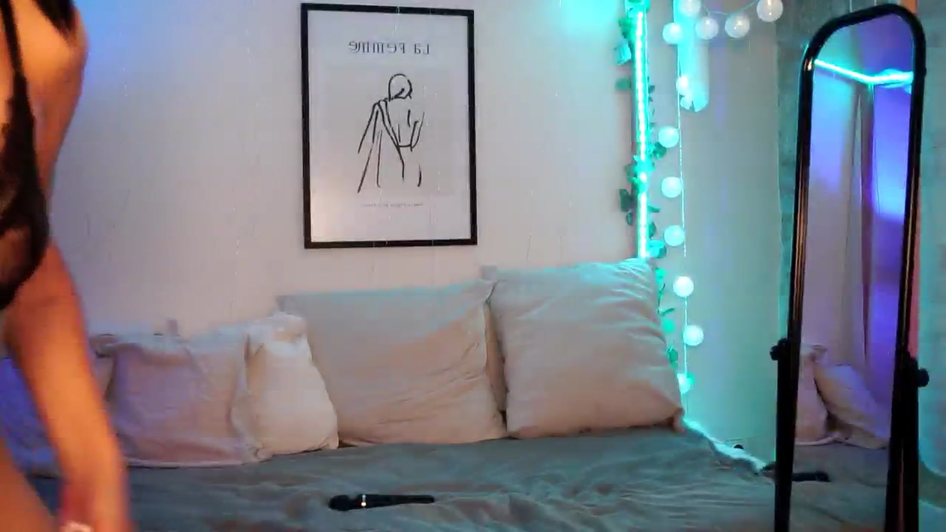 Gallery image thumbnail from Naomii18's myfreecams stream on, 07/17/2024, 12:03 image 15 of 20
