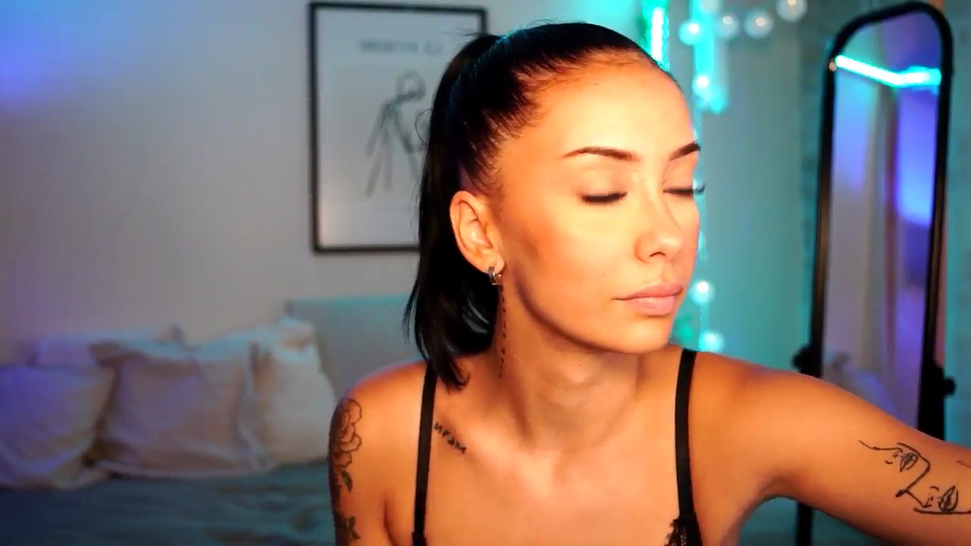 Gallery image thumbnail from Naomii18's myfreecams stream on, 07/17/2024, 12:03 image 14 of 20