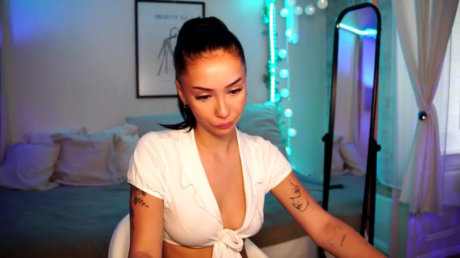 Gallery image thumbnail from Naomii18's myfreecams stream on, 07/17/2024, 13:09 image 1 of 20