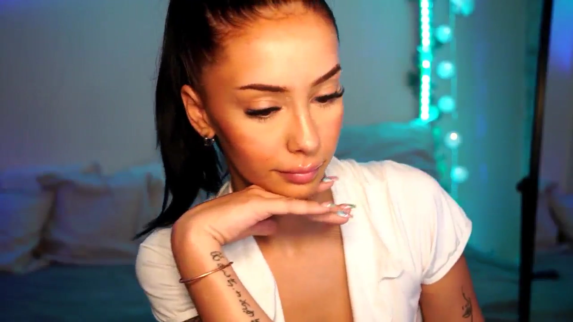 Gallery image thumbnail from Naomii18's myfreecams stream on, 07/17/2024, 13:09 image 7 of 20