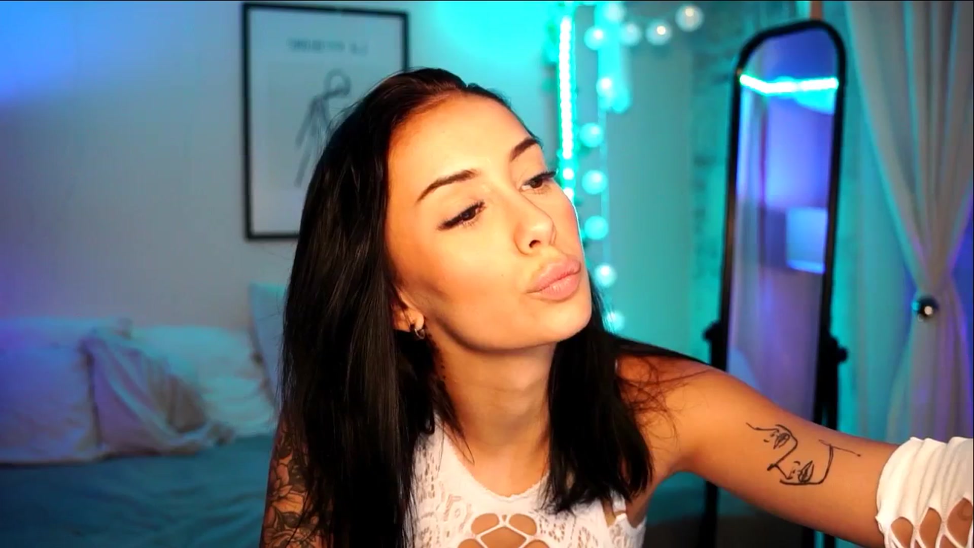 Gallery image thumbnail from Naomii18's myfreecams stream on, 07/18/2024, 21:01 image 2 of 20