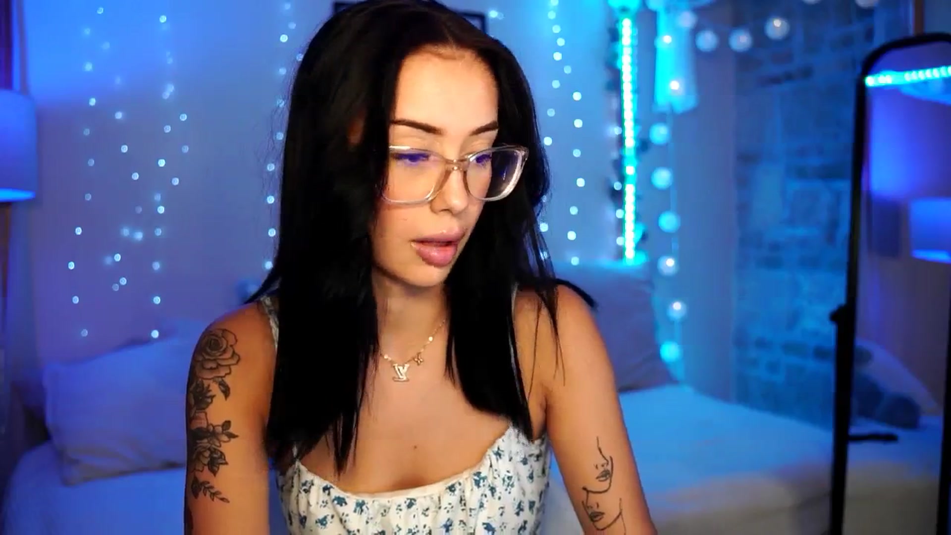 Gallery image thumbnail from Naomii18's myfreecams stream on, 07/29/2024, 18:34 image 12 of 20