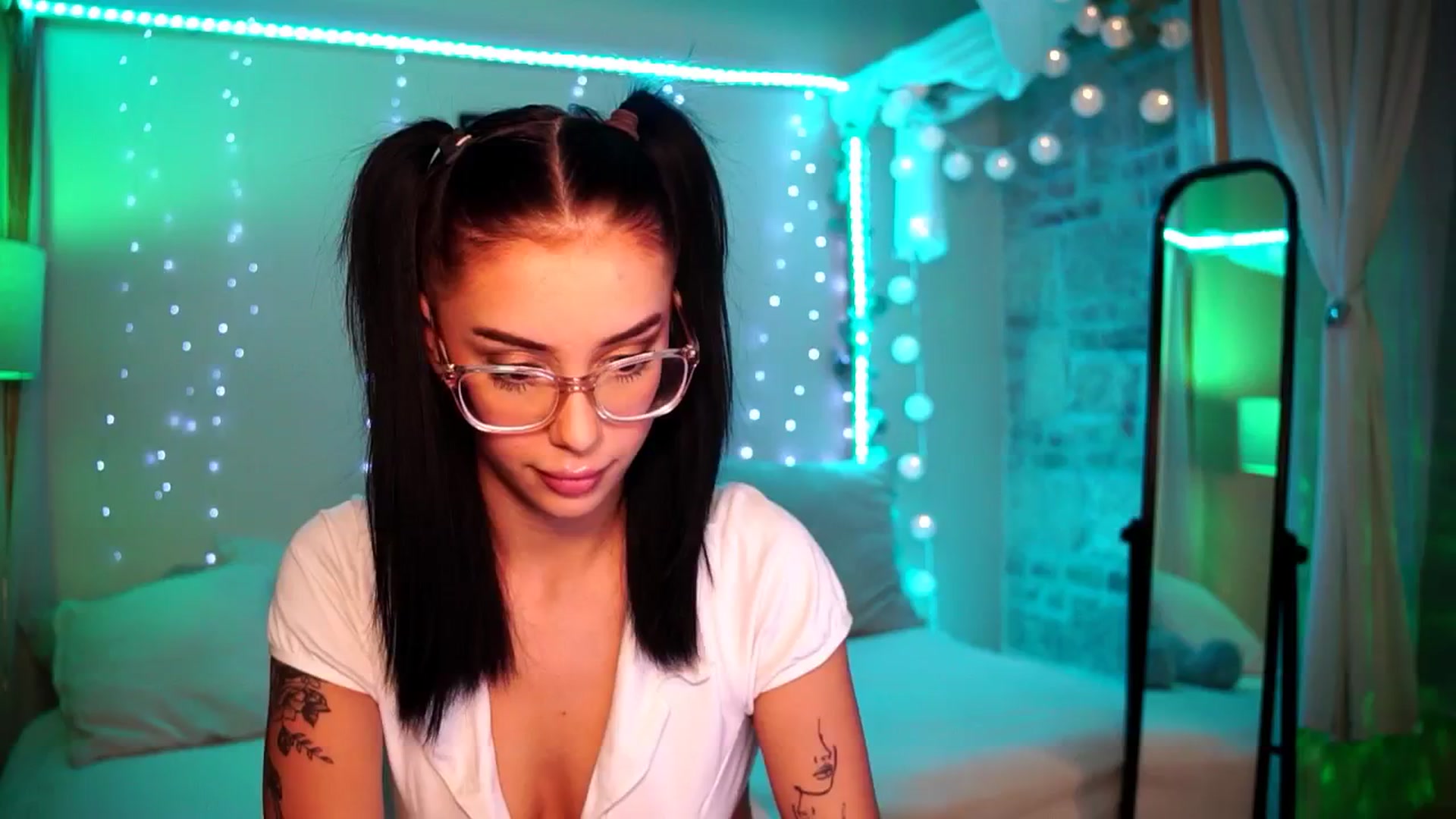 Gallery image thumbnail from Naomii18's myfreecams stream on, 07/30/2024, 18:56 image 9 of 20