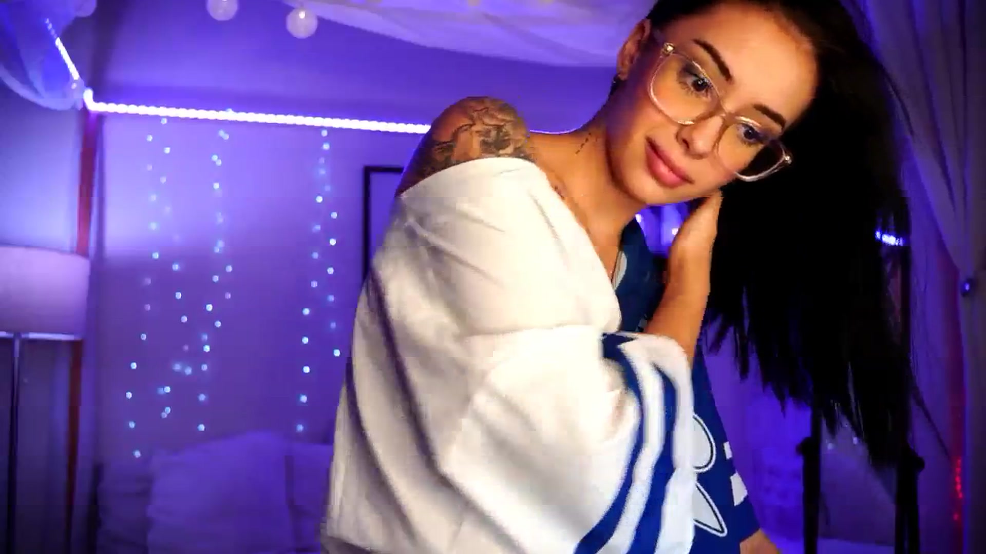 Gallery image thumbnail from Naomii18's myfreecams stream on, 07/30/2024, 22:31 image 15 of 20