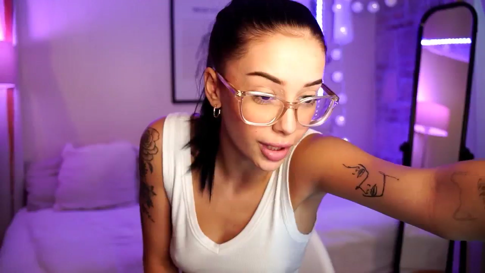 Gallery image thumbnail from Naomii18's myfreecams stream on, 08/02/2024, 13:34 image 17 of 20