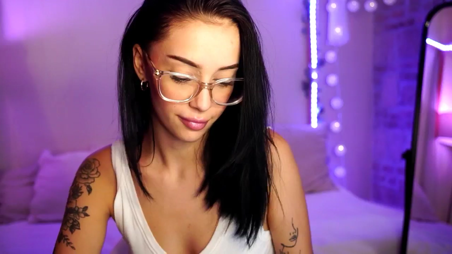 Gallery image thumbnail from Naomii18's myfreecams stream on, 08/02/2024, 13:34 image 8 of 20