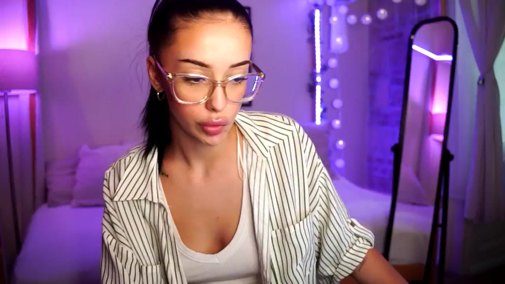 Gallery image thumbnail from Naomii18's myfreecams stream on, 08/02/2024, 15:00 image 20 of 20