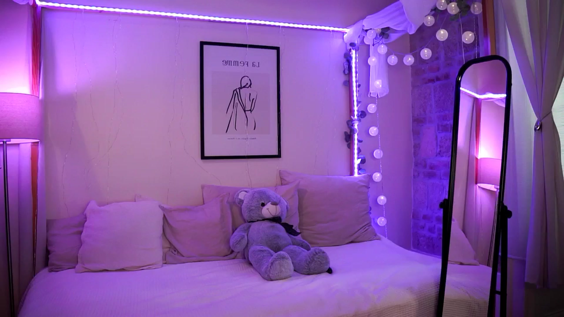 Gallery image thumbnail from Naomii18's myfreecams stream on, 08/02/2024, 15:00 image 8 of 20