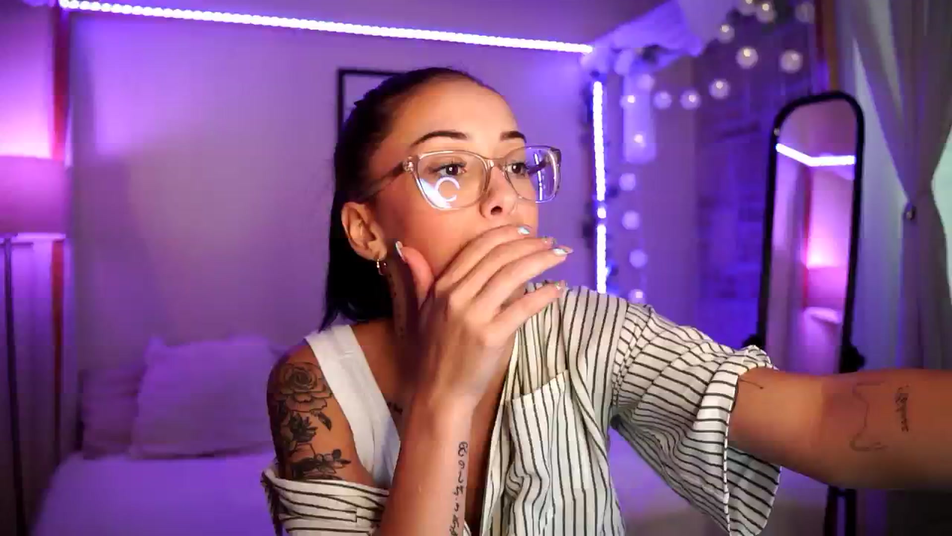 Gallery image thumbnail from Naomii18's myfreecams stream on, 08/02/2024, 15:00 image 10 of 20
