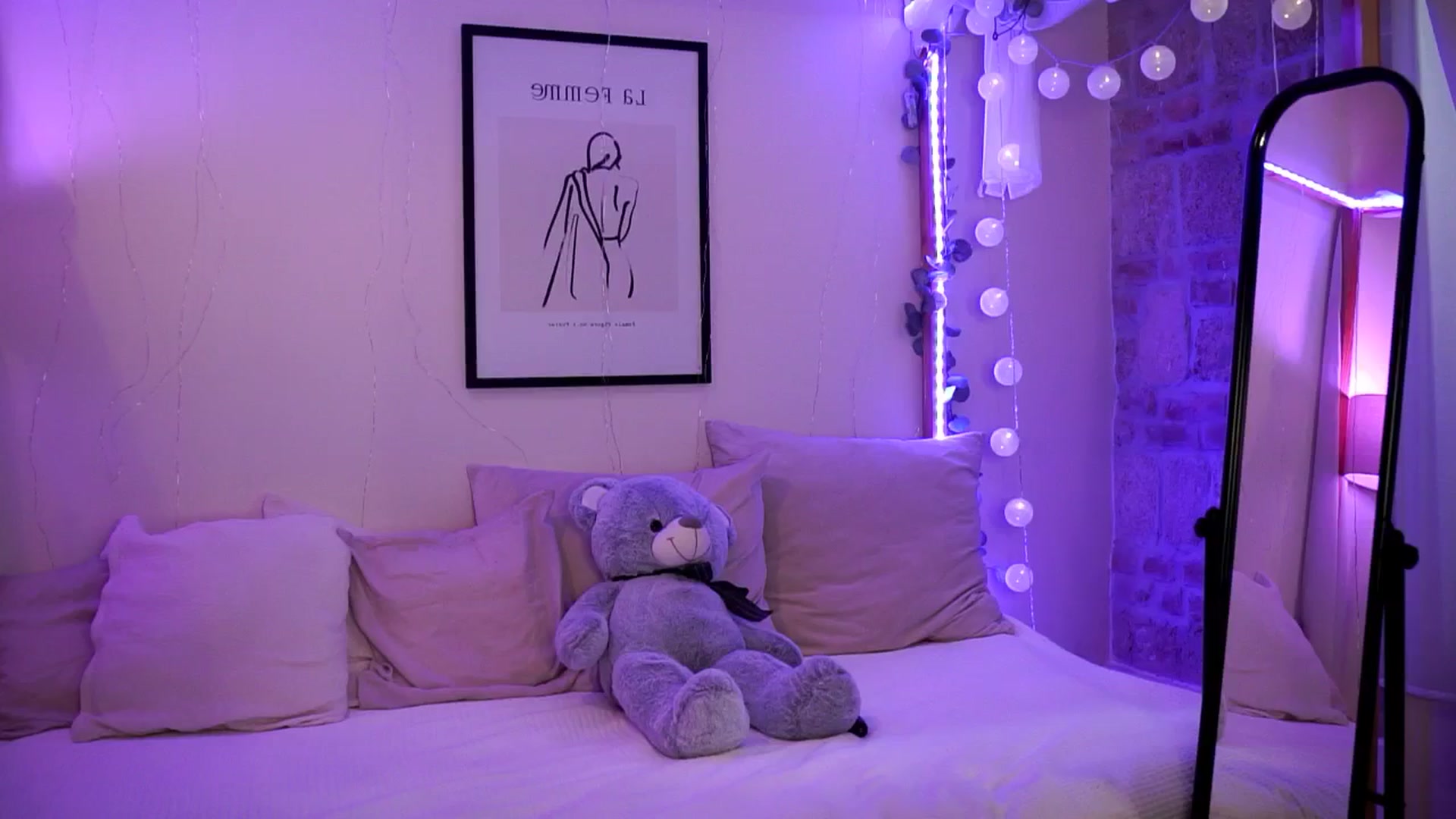 Gallery image thumbnail from Naomii18's myfreecams stream on, 08/02/2024, 15:00 image 14 of 20
