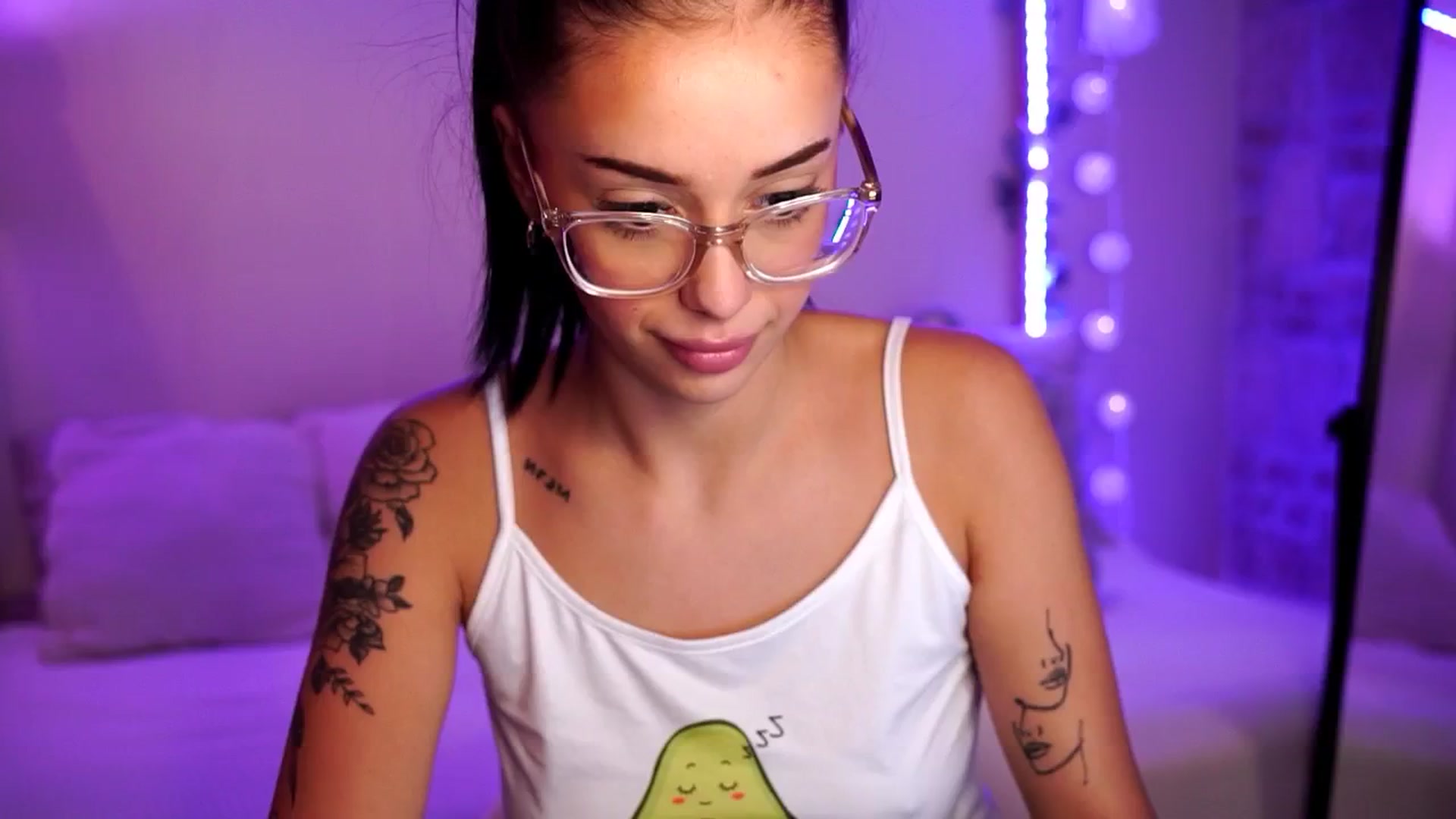 Gallery image thumbnail from Naomii18's myfreecams stream on, 08/02/2024, 17:06 image 8 of 20