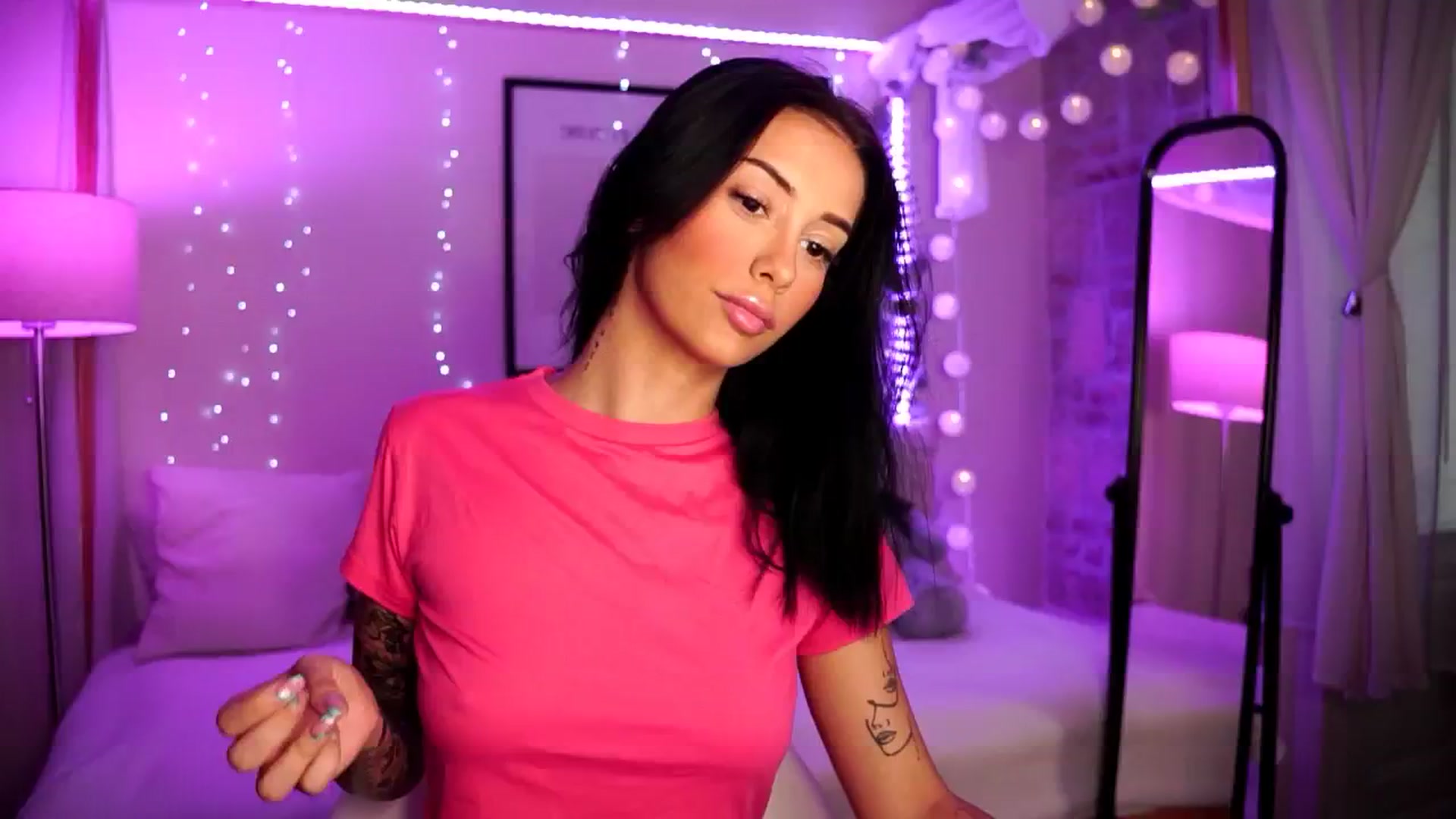 Gallery image thumbnail from Naomii18's myfreecams stream on, 08/06/2024, 18:15 image 1 of 20