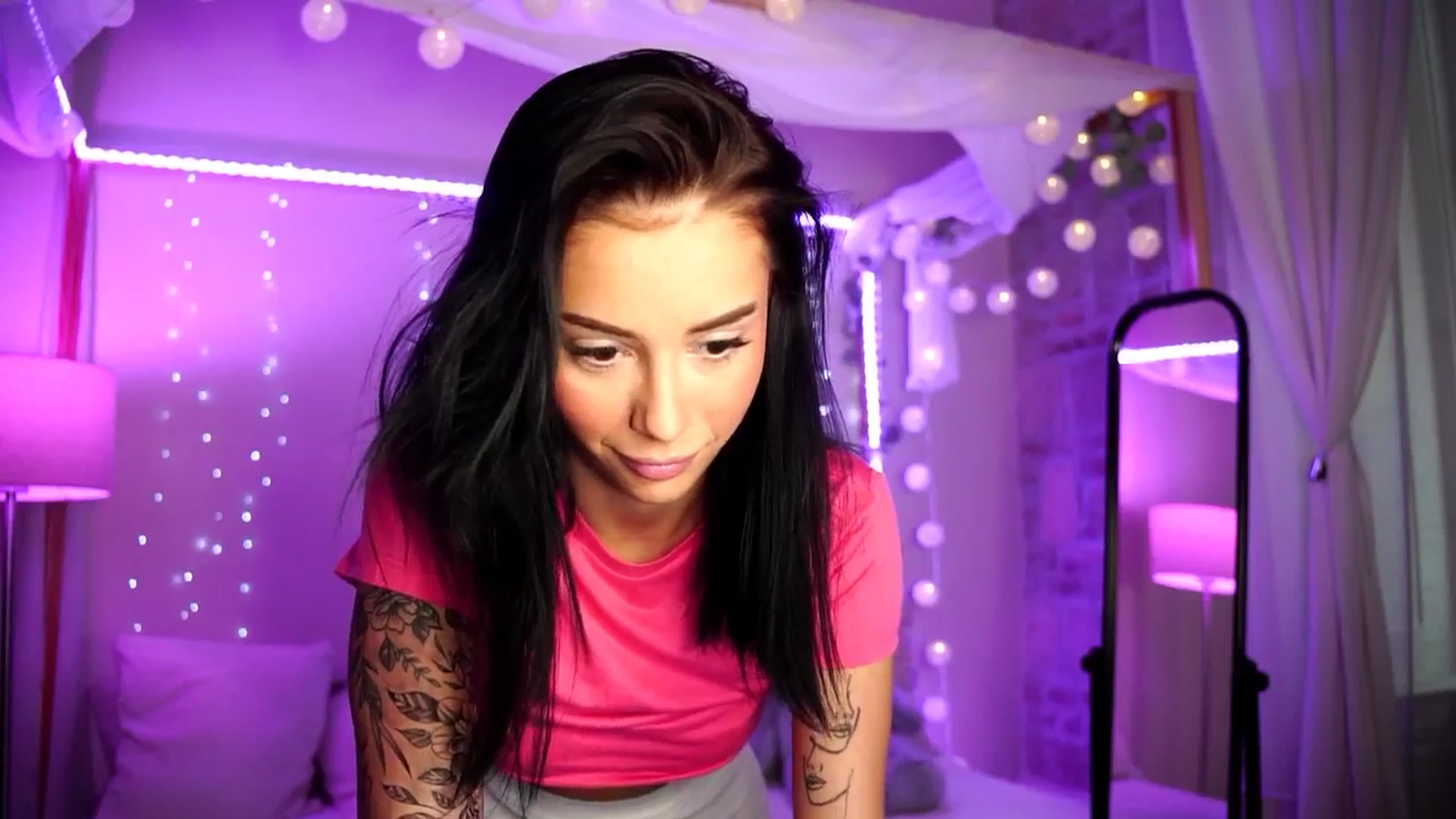 Gallery image thumbnail from Naomii18's myfreecams stream on, 08/06/2024, 18:15 image 8 of 20