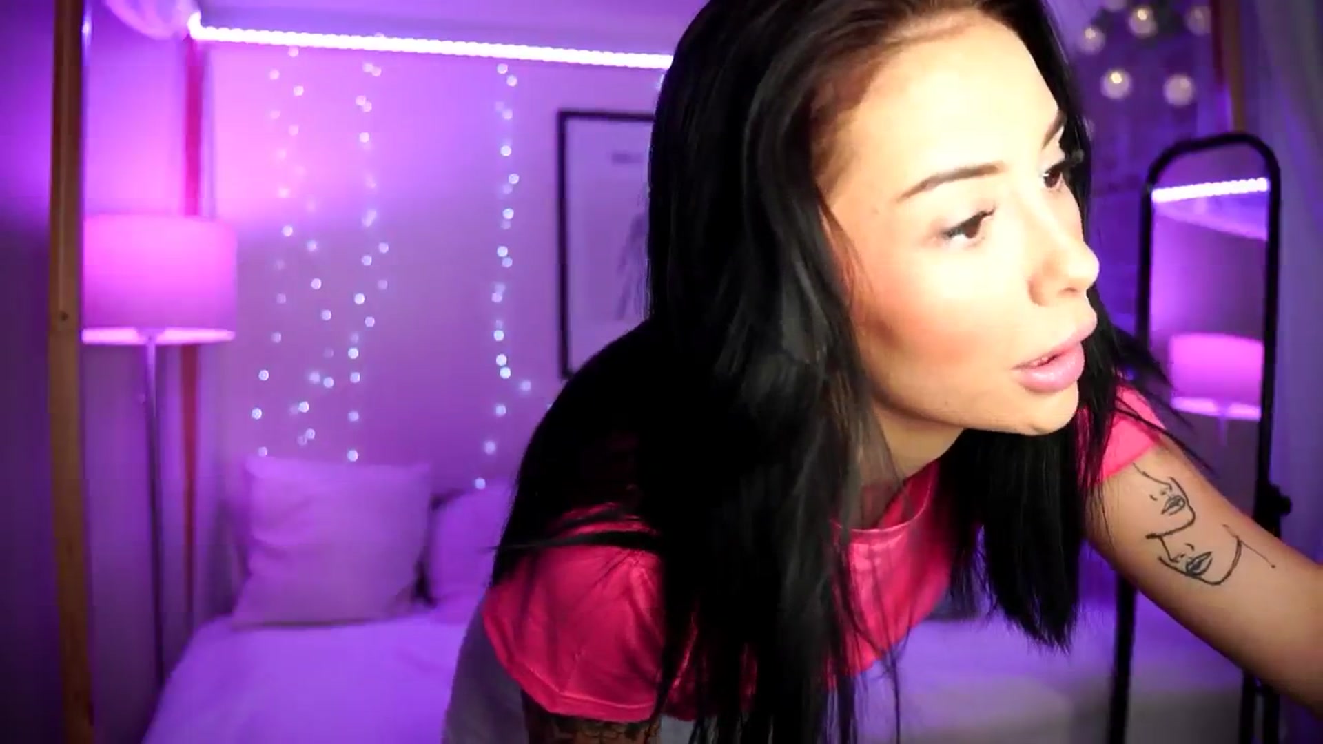 Gallery image thumbnail from Naomii18's myfreecams stream on, 08/06/2024, 18:15 image 5 of 20
